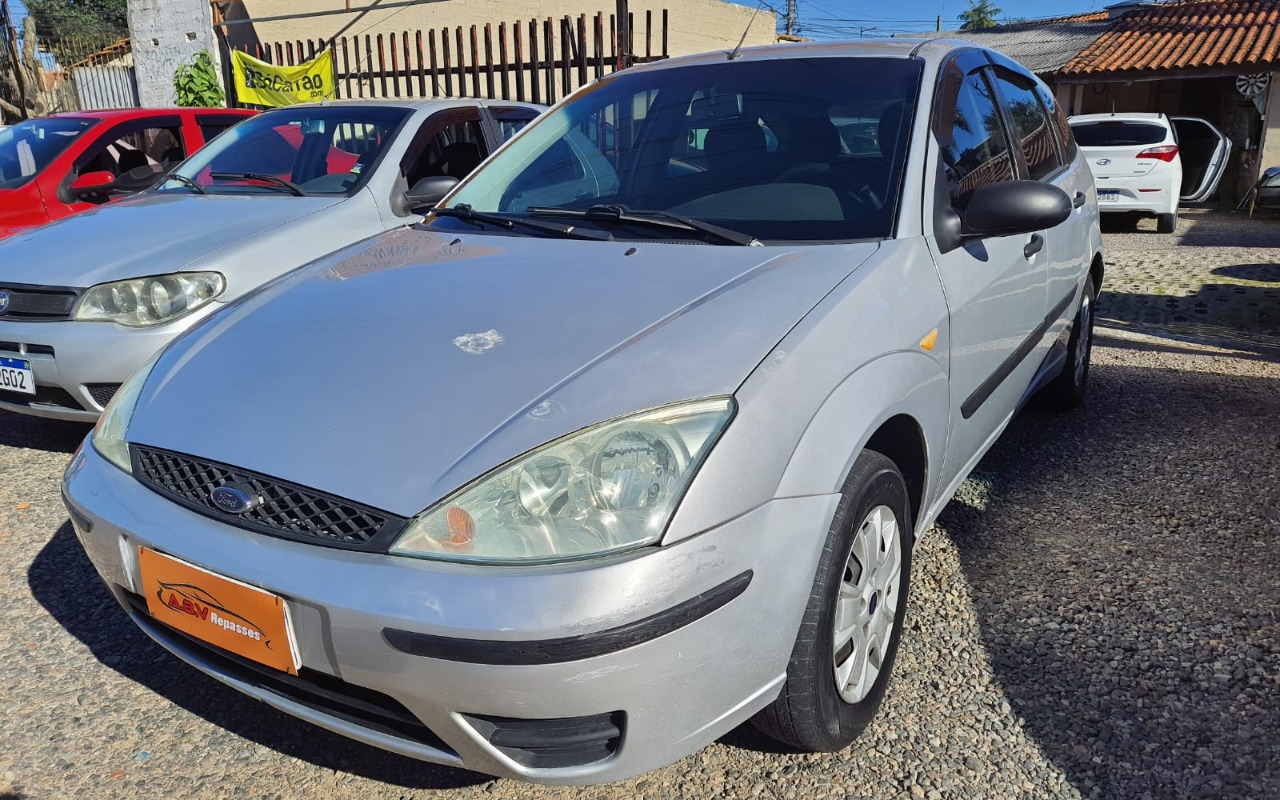 Ford Focus 2007 Prata — foto 1 de 3