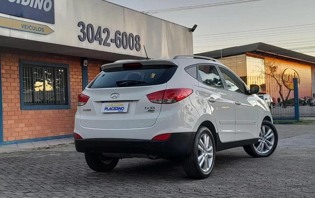 imagem-https://www.socarrao.com.br/sc-vehicle-images-prod/2664432/1789668279711-8184486_9_B_6ee1cd760e.jpeg