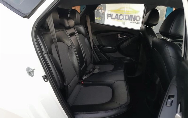 imagem-https://www.socarrao.com.br/sc-vehicle-images-prod/2664432/1789668279717-8184486_14_B_7d4e8a15e4.jpeg