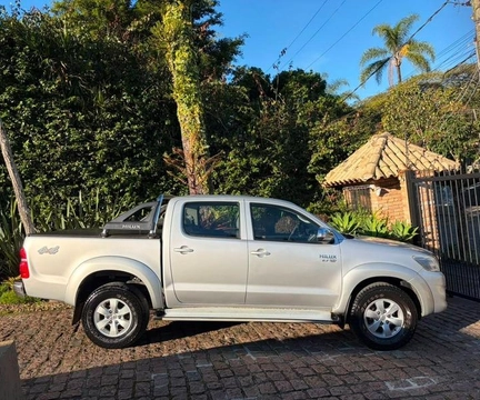 Toyota Hilux 2013 Prata — foto 1 de 3
