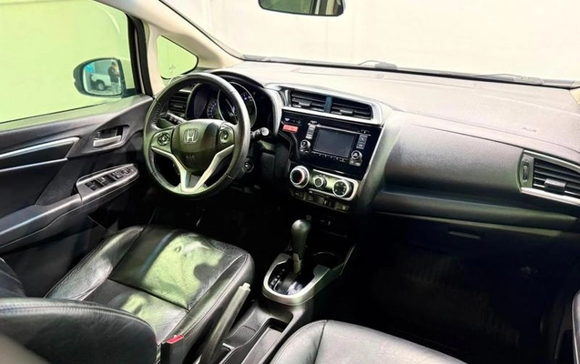 imagem-https://www.socarrao.com.br/sc-vehicle-images-prod/2668483/1788205829702-8283952_8_B_8fd2c4f9a0.jpeg