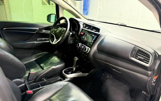 imagem-https://www.socarrao.com.br/sc-vehicle-images-prod/2668483/1788205829709-8283952_7_B_cb9cc513c6.jpeg
