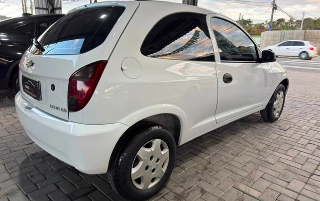 imagem-https://www.socarrao.com.br/sc-vehicle-images-prod/2668544/1784148123691-c62bb355-49f6-46ec-b348-68e227351907.jpg