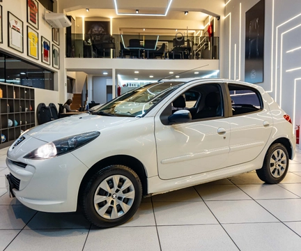 Peugeot 207 2015 Branco — foto 1 de 3
