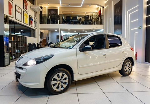 Peugeot 207 2015 Branco — foto 1 de 3