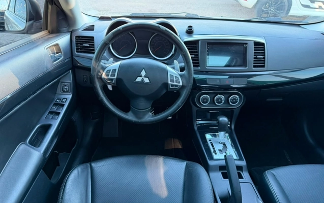 imagem-https://www.socarrao.com.br/sc-vehicle-images-prod/2687498/1786649479844-y7LaBbrGsfiFYwWdIAwEExgUS2LGYmCv.jpg