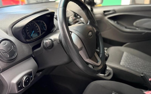 imagem-https://www.socarrao.com.br/sc-vehicle-images-prod/2688976/1789140267774-8272523_8_B_b6317573ee.jpeg