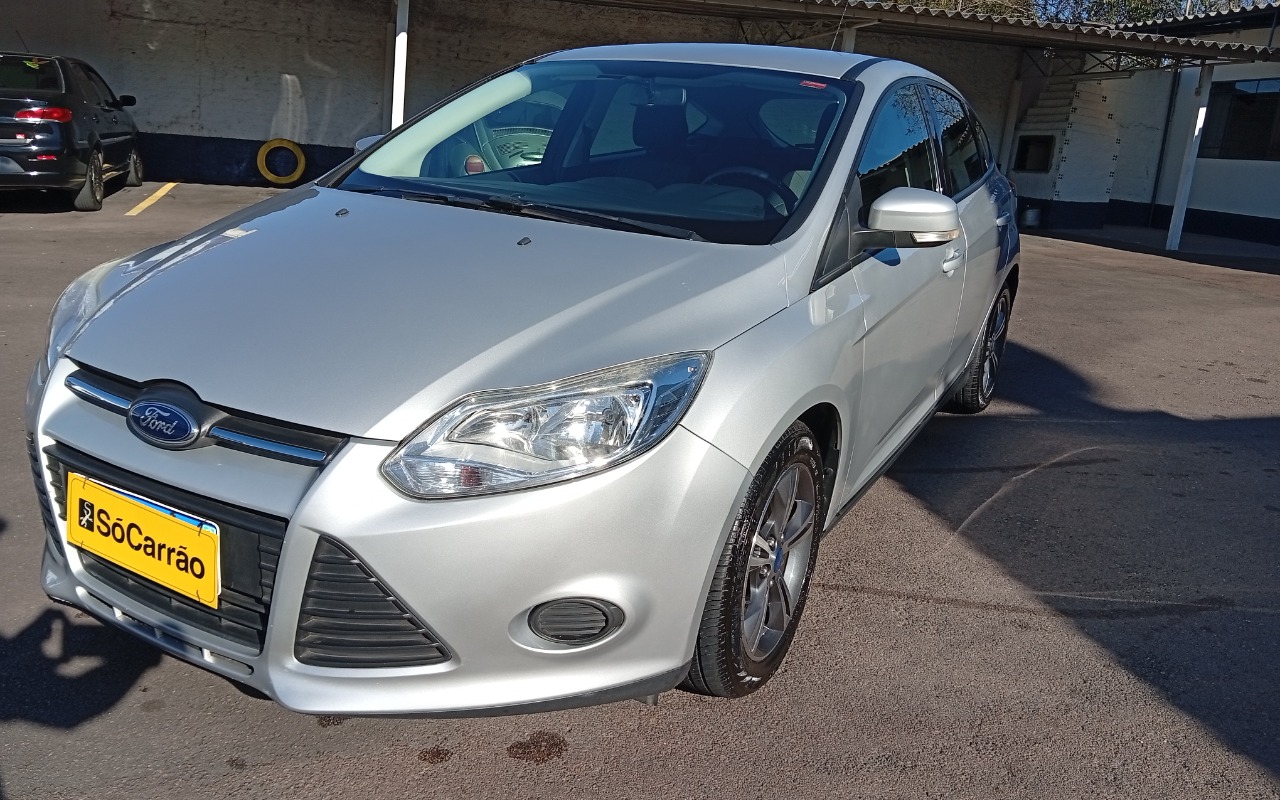 Ford Focus 2014 Prata — foto 1 de 3