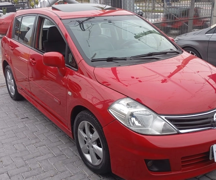 Nissan TIIDA 2012 Vermelho — foto 1 de 3
