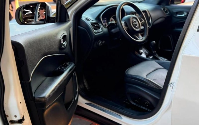 imagem-https://www.socarrao.com.br/sc-vehicle-images-prod/2696078/1789999675733-8286638_10_B_458529c3c0.jpeg