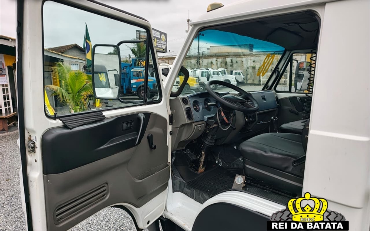 imagem-https://www.socarrao.com.br/sc-vehicle-images-prod/2696516/1784228713510-Ny5qcGc.jpg