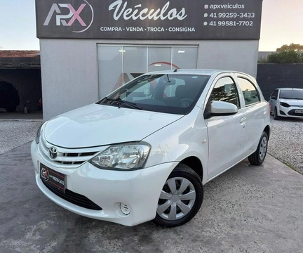 Toyota Etios 1.3 Flex 16V 5p Mec. 2015 Branco — foto 1 de 3