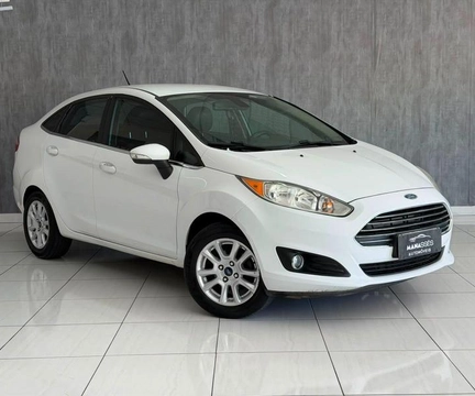 Ford Fiesta 2015 Branco — foto 1 de 3