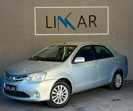 Toyota Etios 2013 Prata — foto 1 de 3