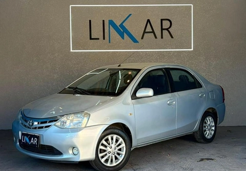 Toyota Etios 2013 Prata — foto 1 de 3