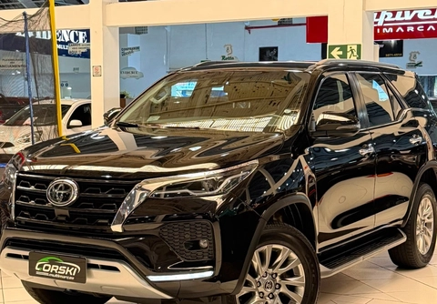 Toyota Hilux SW4 2021 Preto — foto 1 de 3