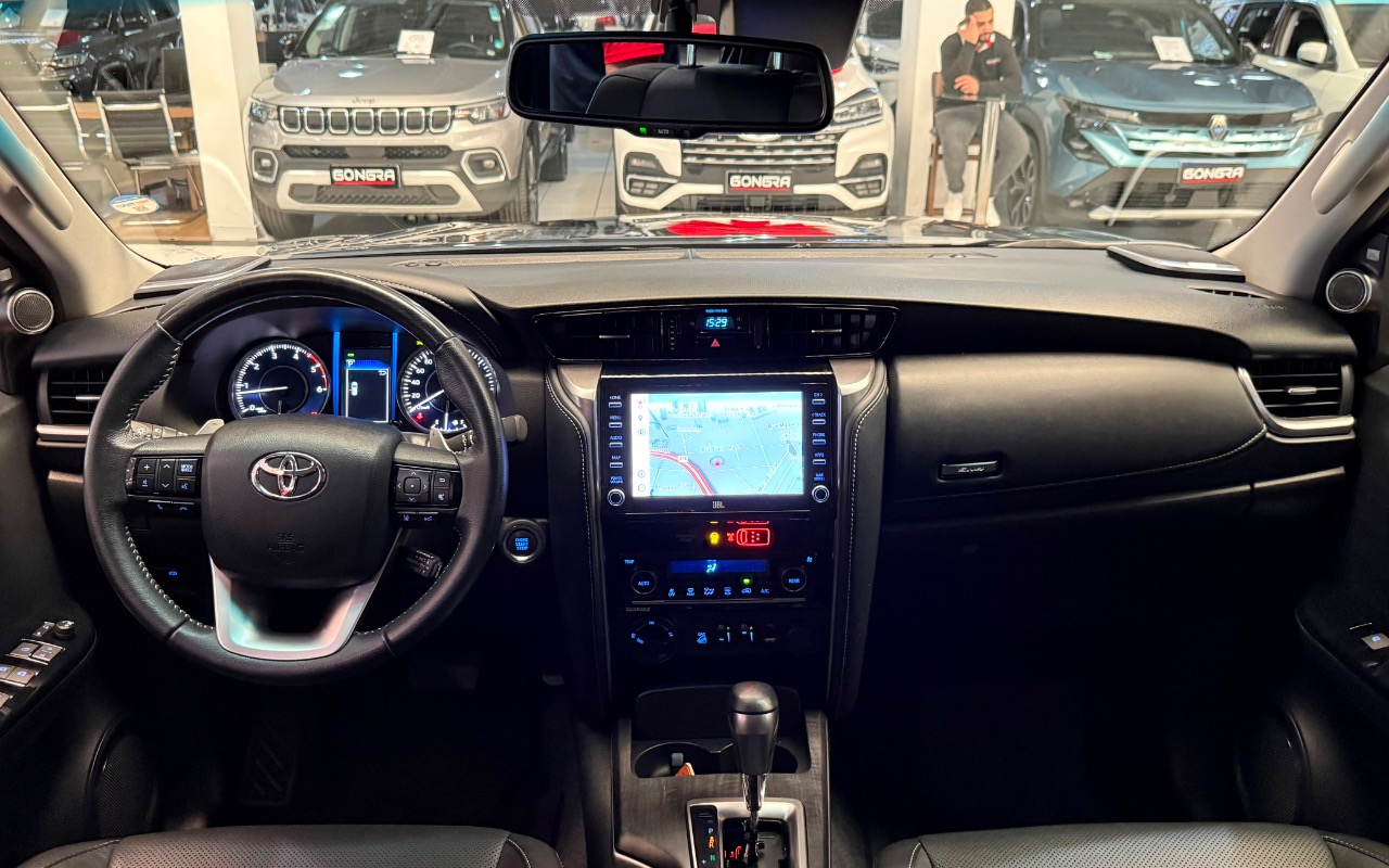 imagem-https://www.socarrao.com.br/sc-vehicle-images-prod/2717231/1784293948644-YjI0YzBjZTYtM2M0YS00MDk4LWE5NjUtYjBkMTFkMWE2M2ViLmpwZWc.jpeg