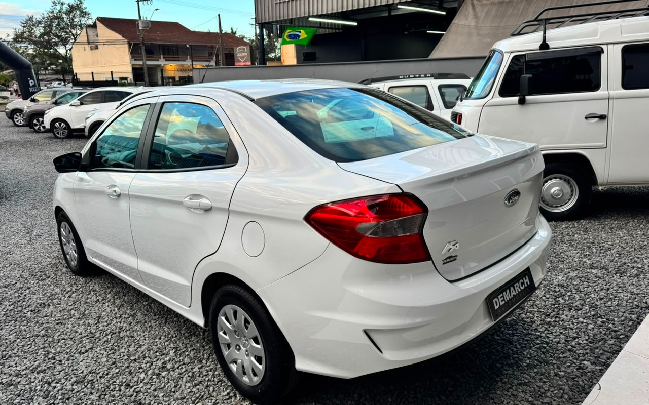 imagem-https://www.socarrao.com.br/sc-vehicle-images-prod/2717853/1784295227826-NmEyZmU2YjQtNDVlNC00YWM4LWFmMDEtYzQwYzc2NTFiYmY3LmpwZWc.jpeg