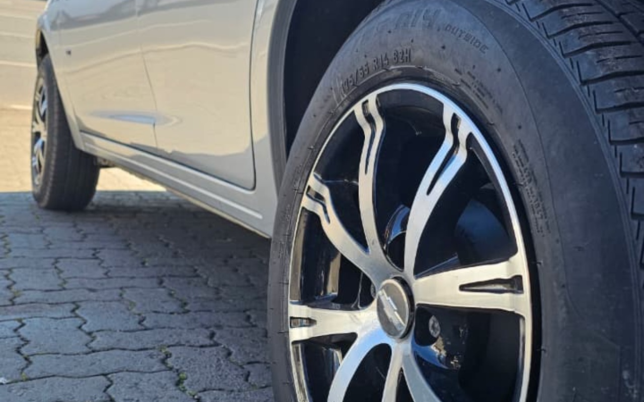 imagem-https://www.socarrao.com.br/sc-vehicle-images-prod/2718776/1784296837450-MmRhOGZkYWItYjc1OC00MTUwLWI1YTQtNDdhODIxNGY2NDhjLmpwZw.jpg