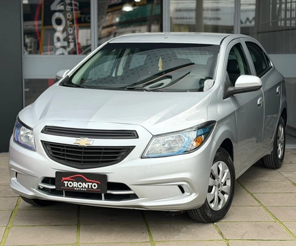 Chevrolet Onix 2015 Prata — foto 1 de 3