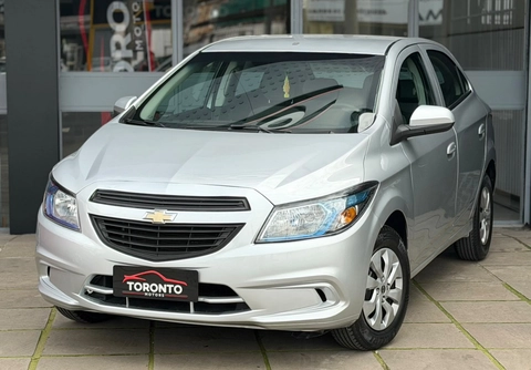 Chevrolet Onix 2015 Prata — foto 1 de 3