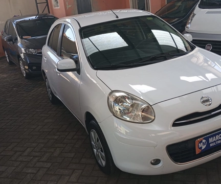 Nissan MARCH 2014 Branco — foto 1 de 3