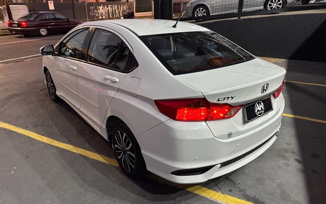 imagem-https://www.socarrao.com.br/sc-vehicle-images-prod/2724531/1785782356500-gb-d963993.jpeg