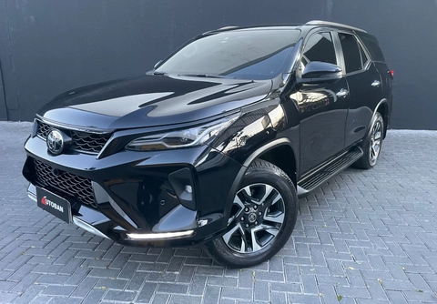 Toyota Hilux SW4 2025 Preto — foto 1 de 3