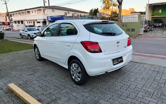 imagem-https://www.socarrao.com.br/sc-vehicle-images-prod/2725509/1784315148275-d9cba42e-3efd-4b6b-8b8c-2b7f679fe88c.jpg