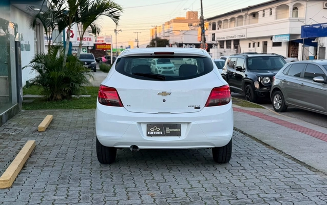 imagem-https://www.socarrao.com.br/sc-vehicle-images-prod/2725509/1784315148276-ebe74abb-4181-482a-b12e-34108f2c85af.jpg