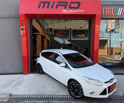 Ford Focus 2015 Branco — foto 1 de 3