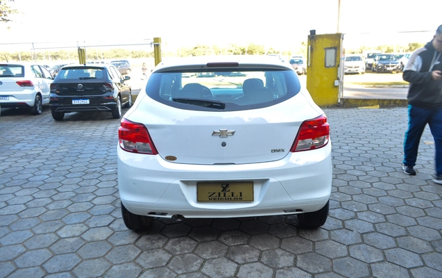 imagem-https://www.socarrao.com.br/sc-vehicle-images-prod/2725983/1784317185492-9ecbc922d1ea42e798cd0b02b3937daf_1784316929553.jpg