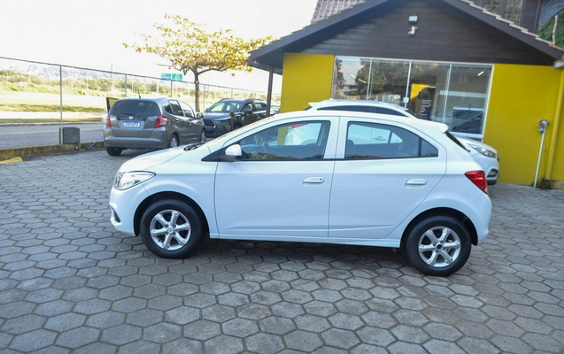 imagem-https://www.socarrao.com.br/sc-vehicle-images-prod/2725983/1784317185492-aa72d1195550471bb017b2484ee1ceb2_1784316929547.jpg