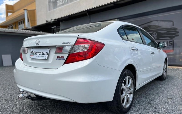 imagem-https://www.socarrao.com.br/sc-vehicle-images-prod/2726052/1789581549752-7749955_15_B_c892bc11a9.jpeg