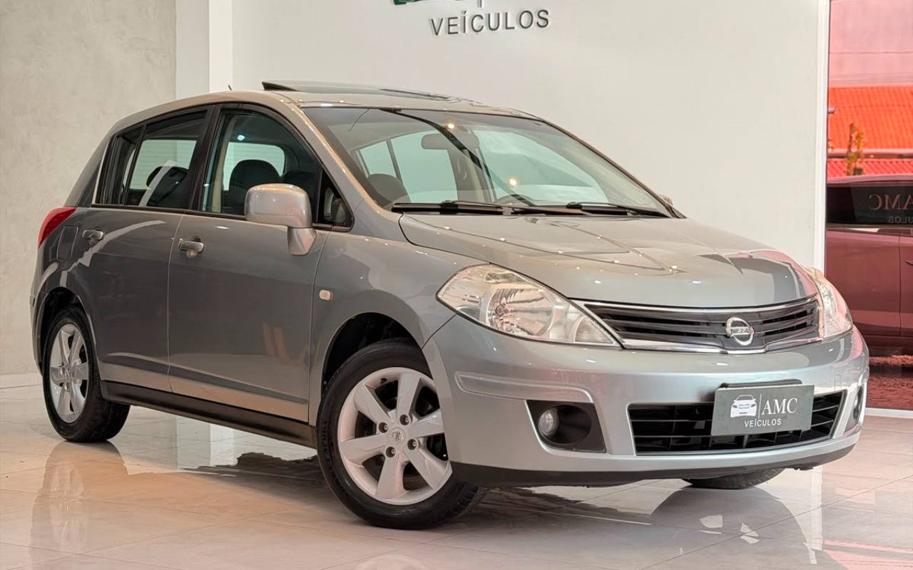 Nissan TIIDA 2011 Cinza — foto 1 de 3