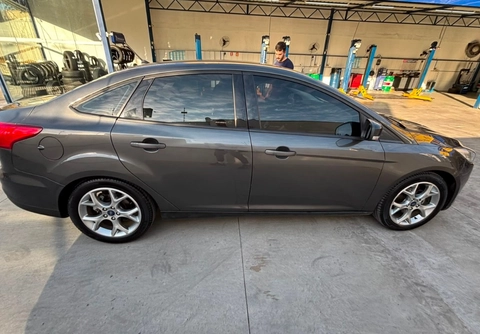 Ford Focus 2019 Cinza — foto 1 de 3