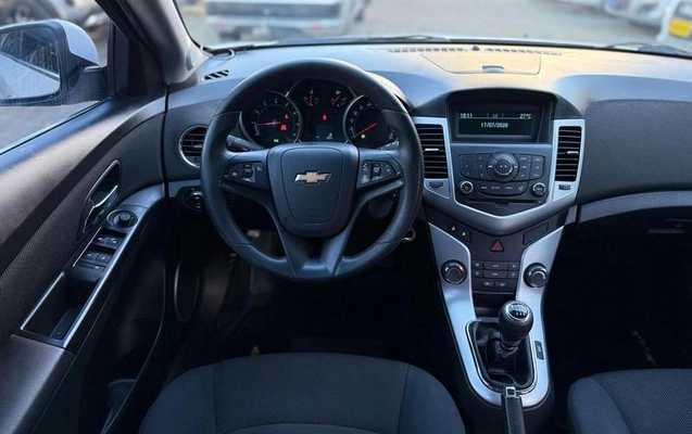 imagem-https://www.socarrao.com.br/sc-vehicle-images-prod/2727335/1787942805892-8191312_11_B_2695fcbd67.jpeg