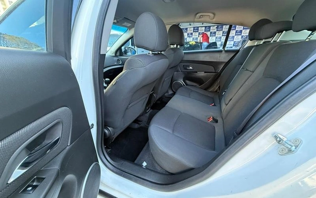 imagem-https://www.socarrao.com.br/sc-vehicle-images-prod/2727335/1787942805894-8191312_8_B_2b7e10ddf4.jpeg