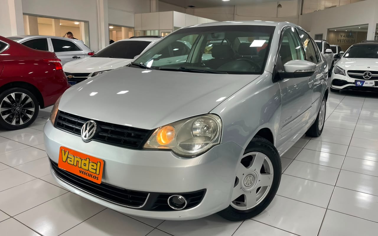 Volkswagen Polo Sedan 2013 Prata — foto 1 de 3