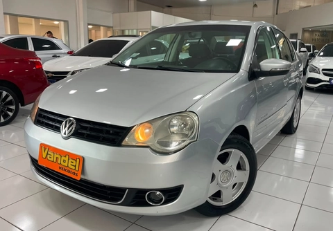 Volkswagen Polo Sedan 2013 Prata — foto 1 de 3