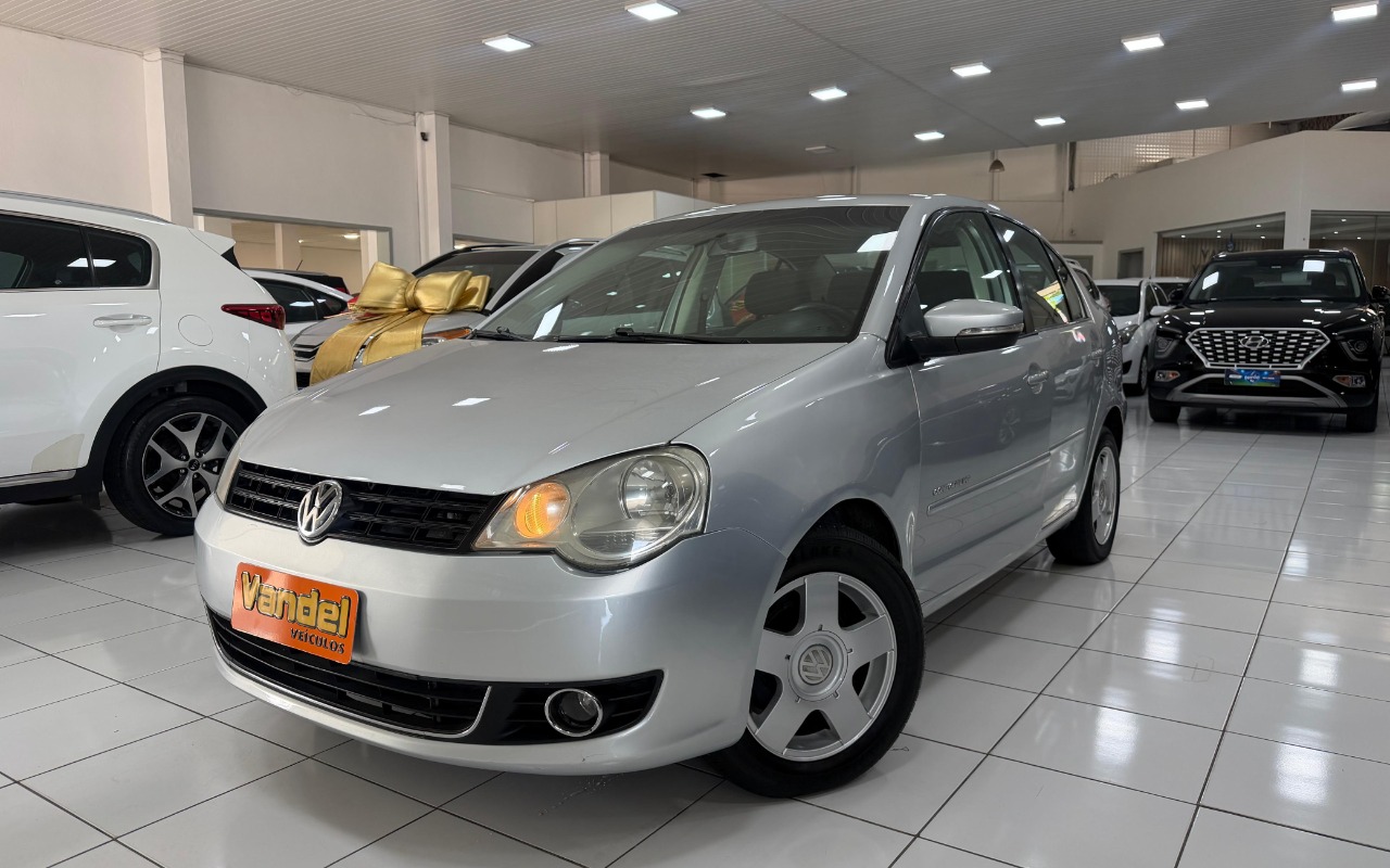 Volkswagen Polo Sedan 2013 Prata — foto 1 de 3