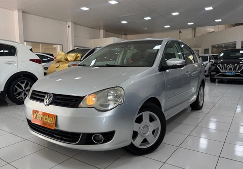 Volkswagen Polo Sedan 2013 Prata — foto 1 de 3
