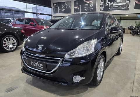 Peugeot 208 2015 Preto — foto 1 de 3