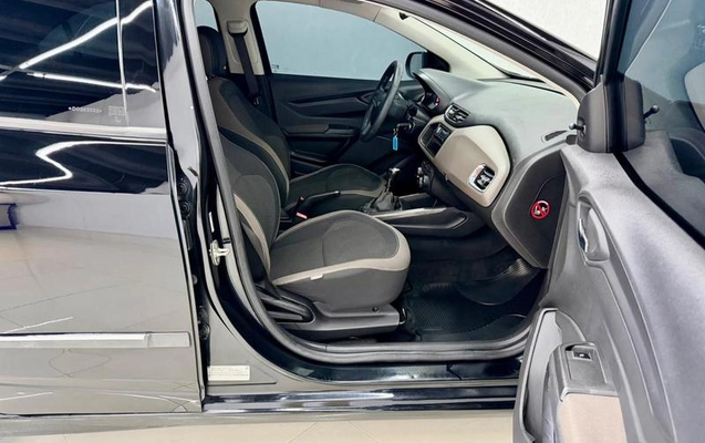 imagem-https://www.socarrao.com.br/sc-vehicle-images-prod/2727704/1784325820859-8292209_17_B_83858a36a2.jpeg