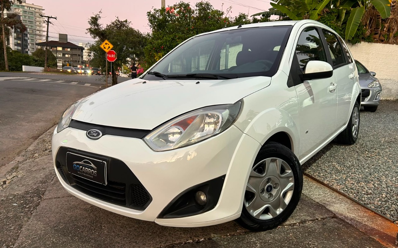 Ford Fiesta 1.6 16V Flex Mec. 5p na cor Branco em Joinville / SC - 2729291