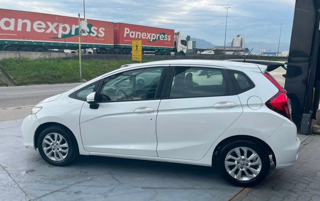 imagem-https://www.socarrao.com.br/sc-vehicle-images-prod/2738517/1784657281963-70af02cfdf364ddcb9482d570cf34770_1784657039986.jpg