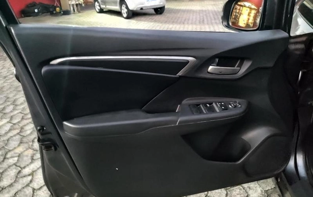 imagem-https://www.socarrao.com.br/sc-vehicle-images-prod/2754057/1784669266599-8272998_8_B_4701dac34b.jpeg