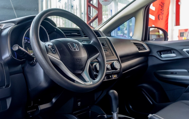imagem-https://www.socarrao.com.br/sc-vehicle-images-prod/2754383/1784550382310-0Y0EqfoxF5tF4CsBnZZ7kJs212MBDTnN.jpg