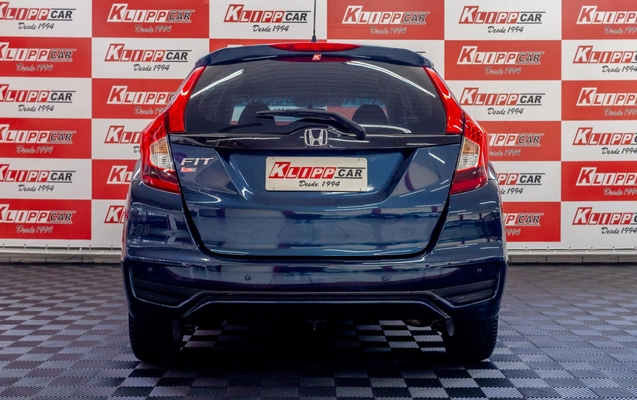 imagem-https://www.socarrao.com.br/sc-vehicle-images-prod/2754383/1784550382317-XTMQxADMXwaBrZWY4wnW4YBZiVj1mCcb.jpg