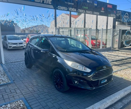 Ford Fiesta 2015 Preto — foto 1 de 3
